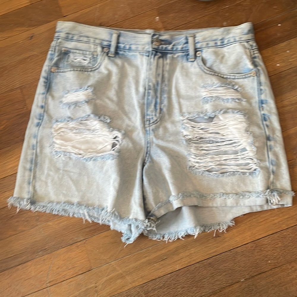 American Eagle Outfitters— Light Wash Distressed Mom Shorts